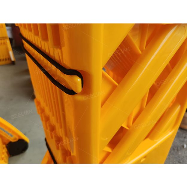 Expanding folding traffic road barrier (2)