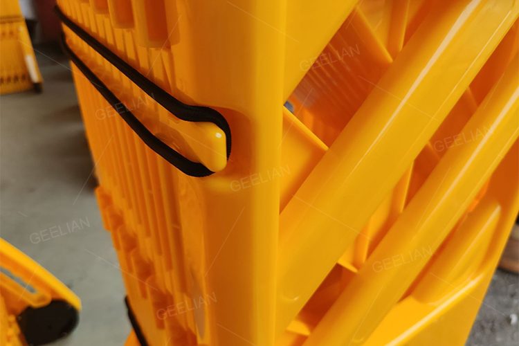 Expanding folding traffic road barrier (2)