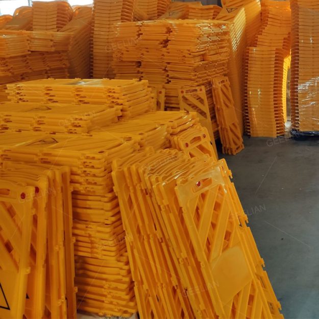 Expanding folding traffic road barrier (4)