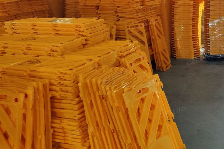 Expanding folding traffic road barrier (4)