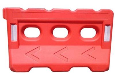 Plastic water filled road safety barriers (4)